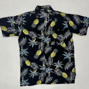 Short Sleeve Black Pineapple Hawaiian Shirt Men’s M. Button Front COJ Apparels